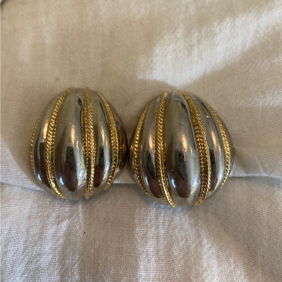 Vintage 2‎ Toned Dommed Clip on Earrings - Picture 1 of 7